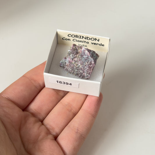 UV Reactive Corundum (India) 16394