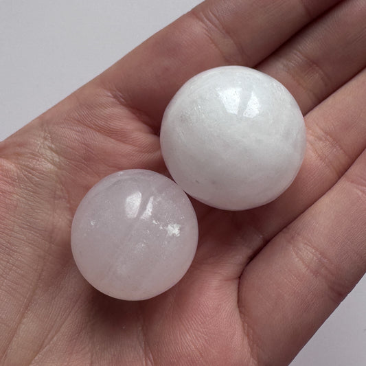 2x Mangano Calcite Spheres